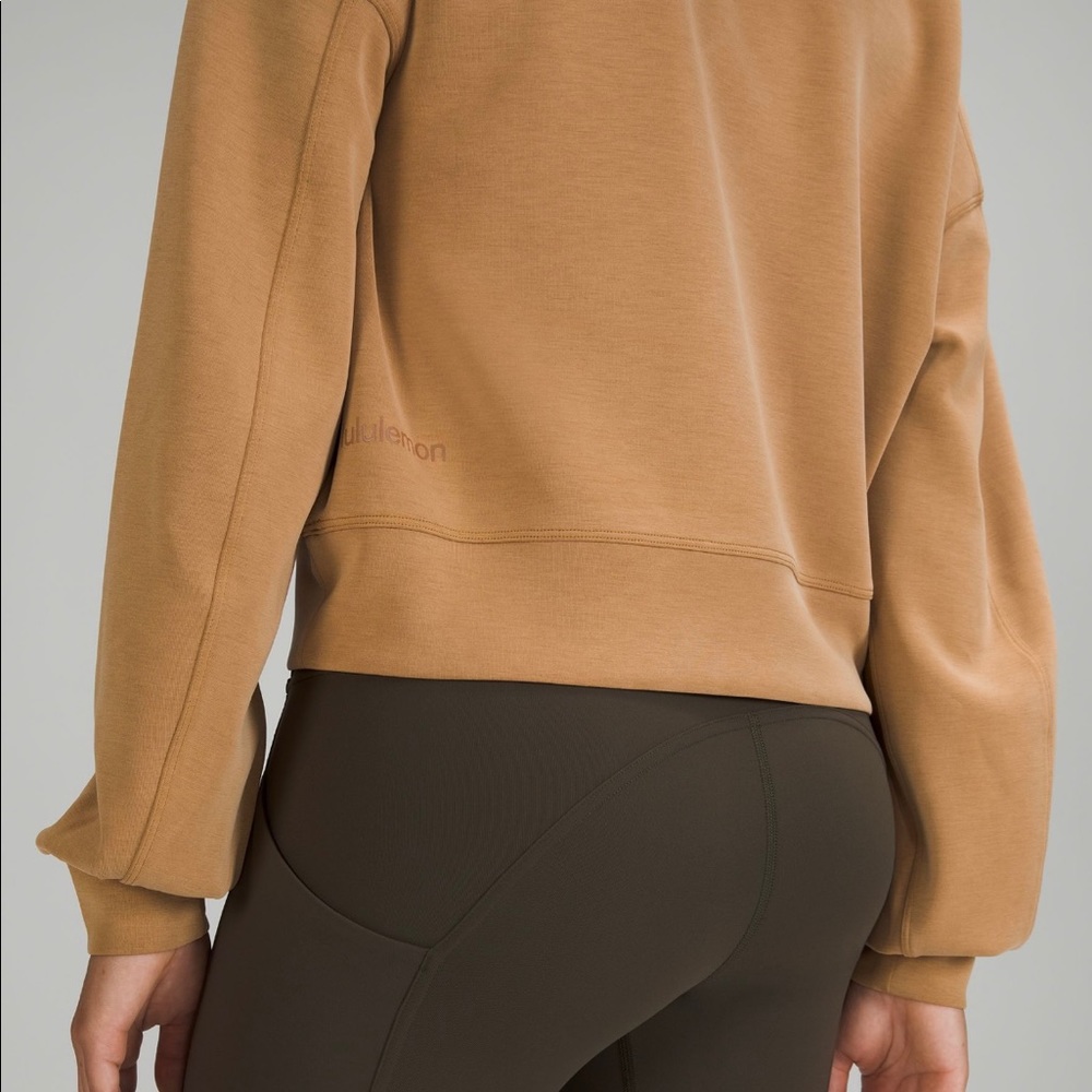 Lululemon Perfectly Oversized Cropped Sweatshirt. Bold Beige. Size 6.